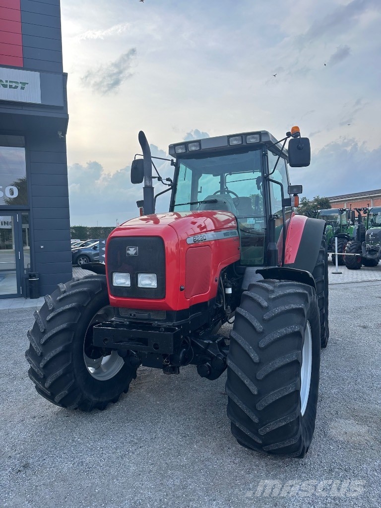 Massey Ferguson 8220 Traktori