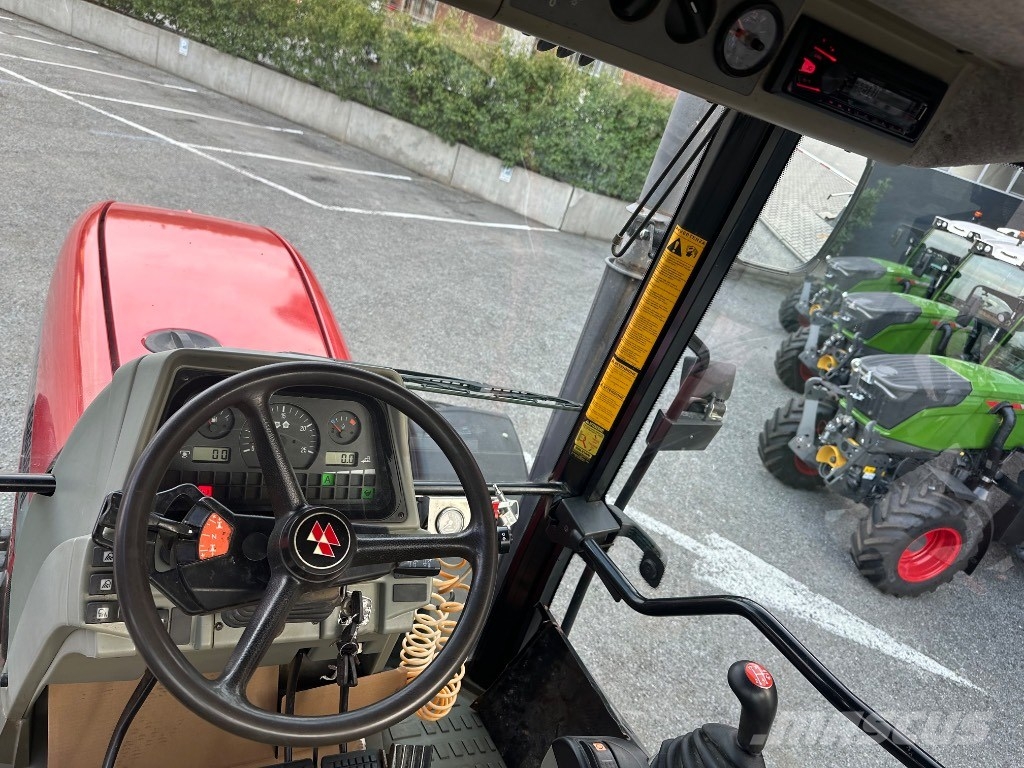 Massey Ferguson 8220 Traktori