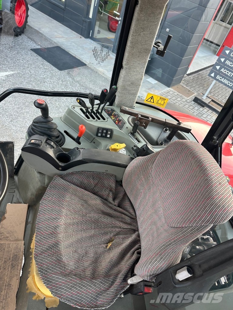 Massey Ferguson 8220 Traktori
