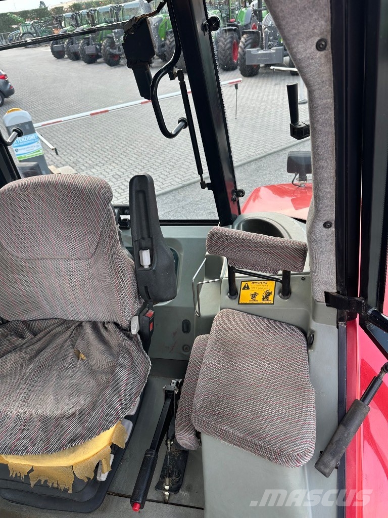 Massey Ferguson 8220 Traktori