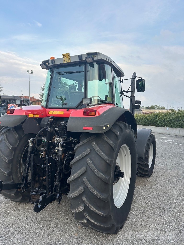 Massey Ferguson 8220 Traktori