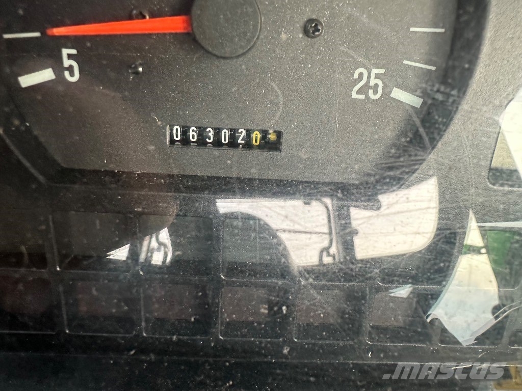 Massey Ferguson 8220 Traktori