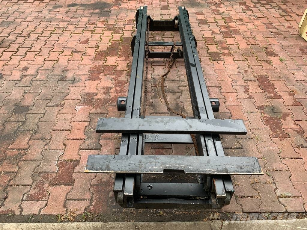 CAT 2W DP18N MAST M-1112 Mastros
