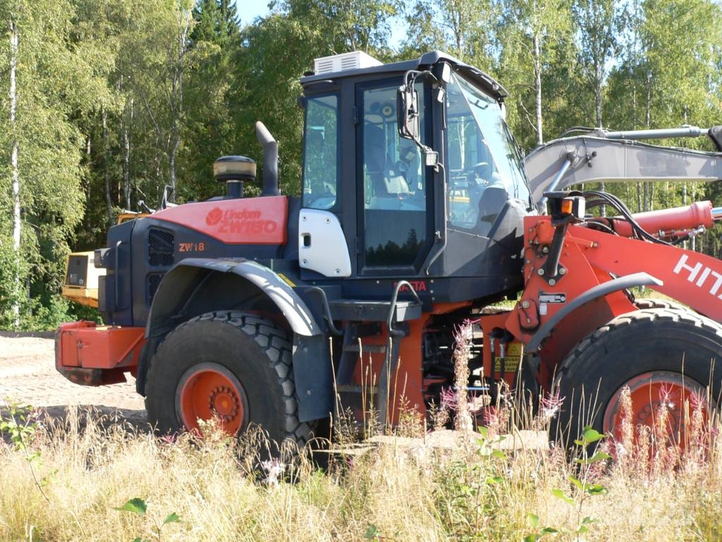 Hitachi ZW 180-5B Rataslaadurid