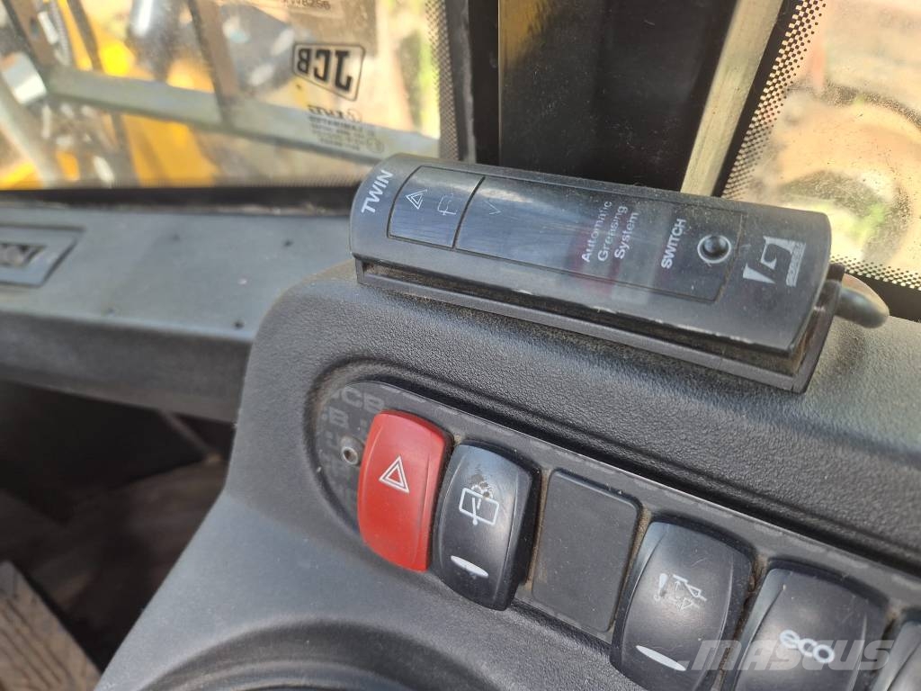 JCB 437 HT لوادر بعجل