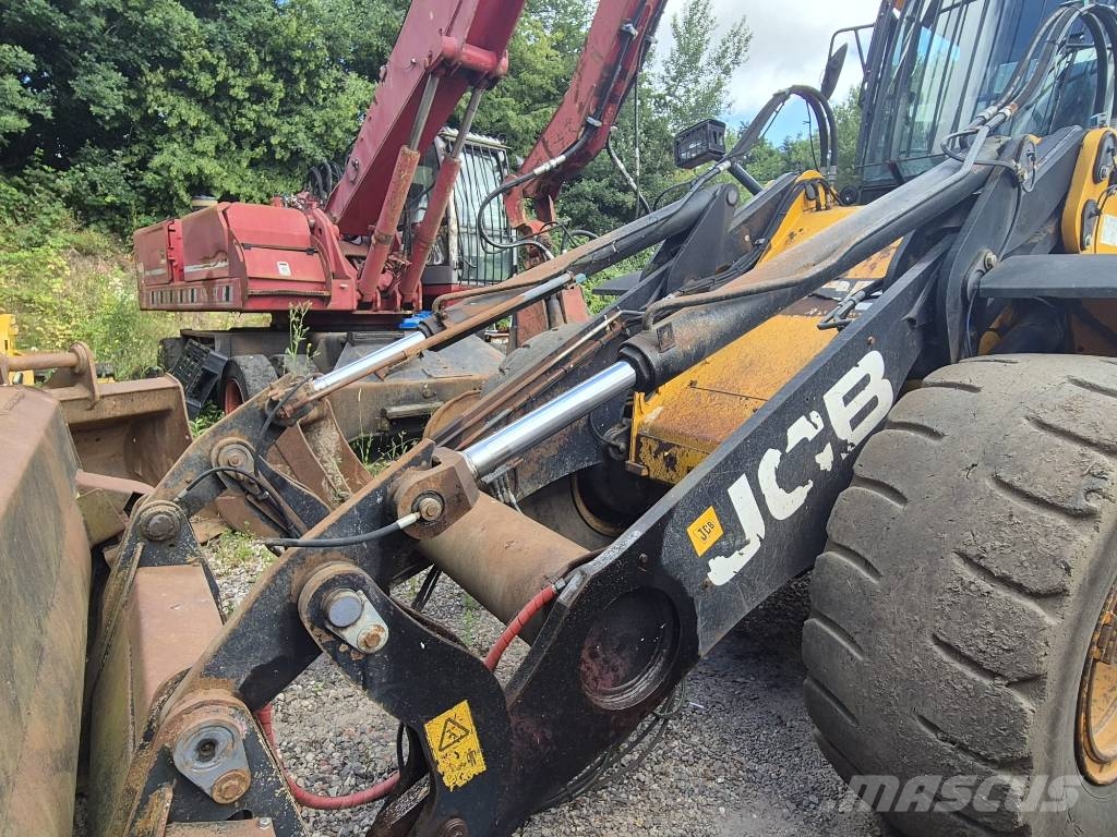 JCB 437 HT لوادر بعجل