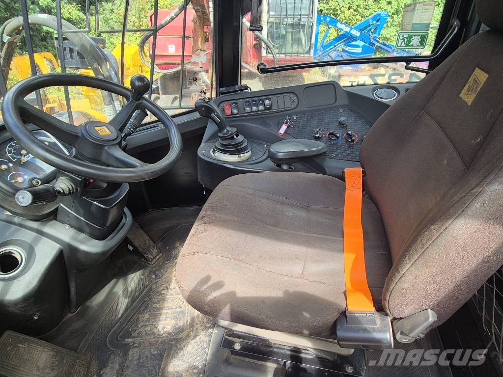 JCB 437 HT لوادر بعجل