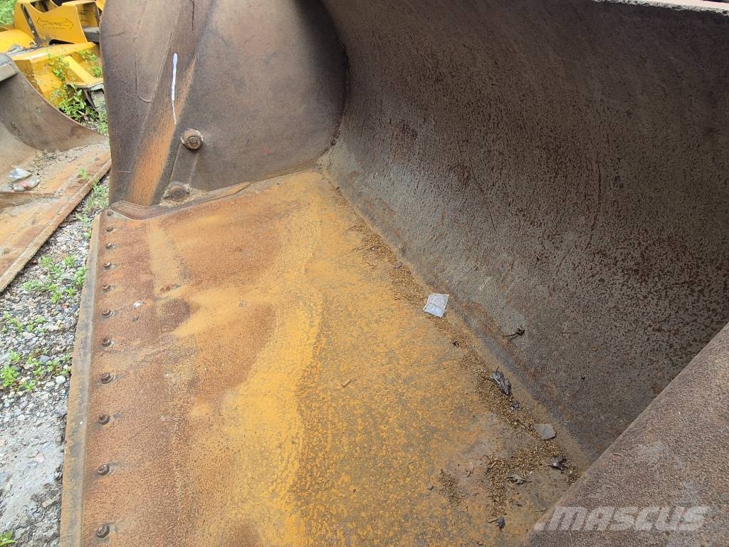 JCB 437 HT لوادر بعجل