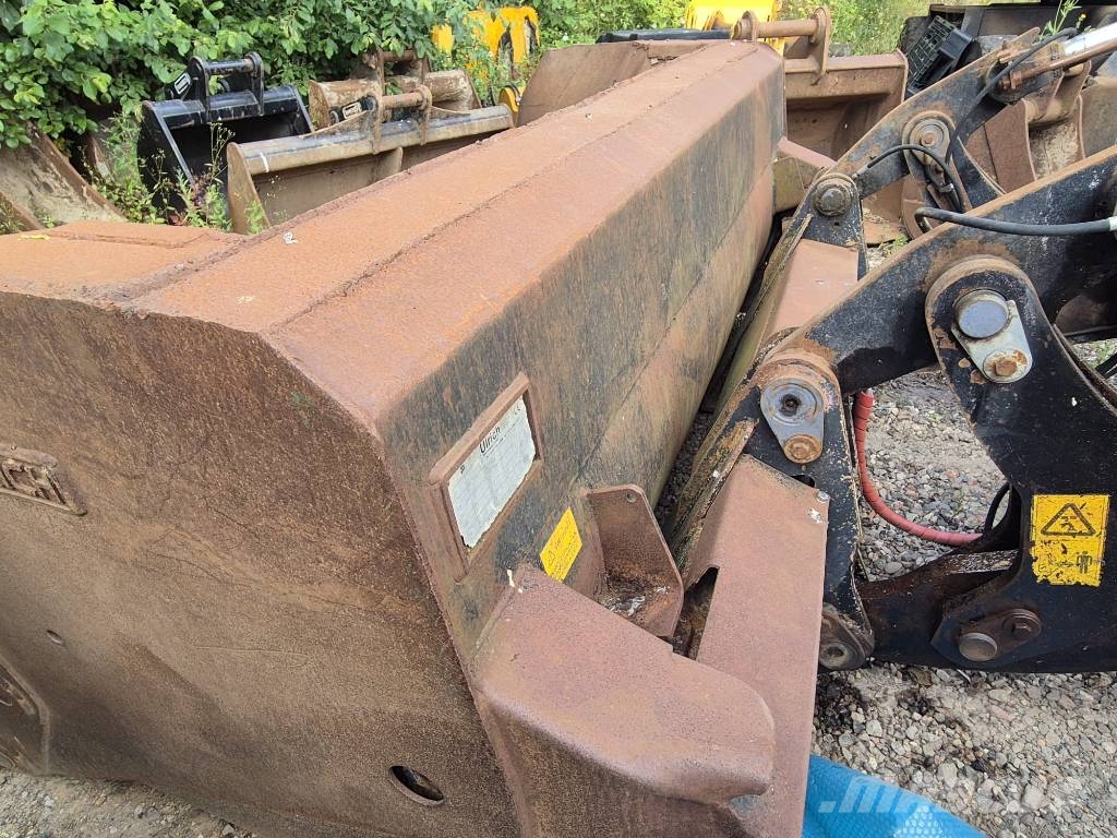 JCB 437 HT لوادر بعجل