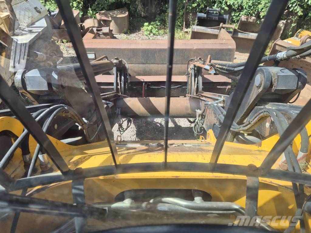JCB 437 HT لوادر بعجل