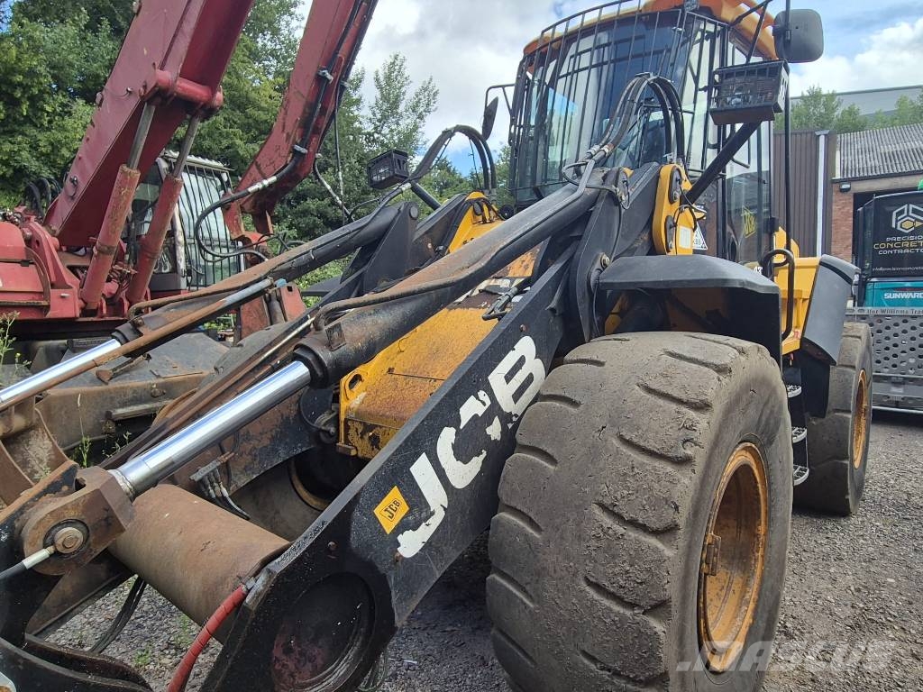 JCB 437 HT لوادر بعجل