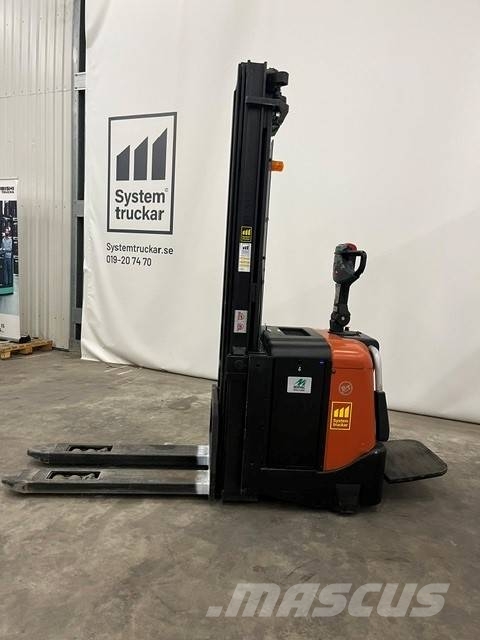 BT SPE125L Käyden ajettavat pinoamistrukit