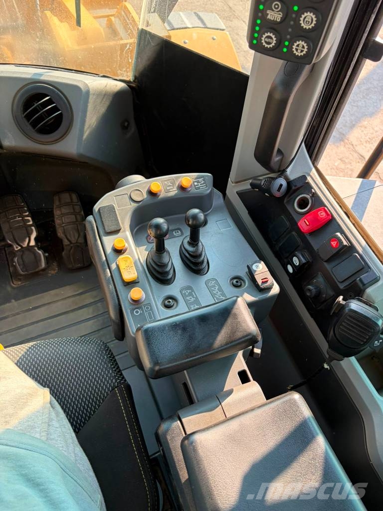 CAT 966M 966M لوادر بعجل