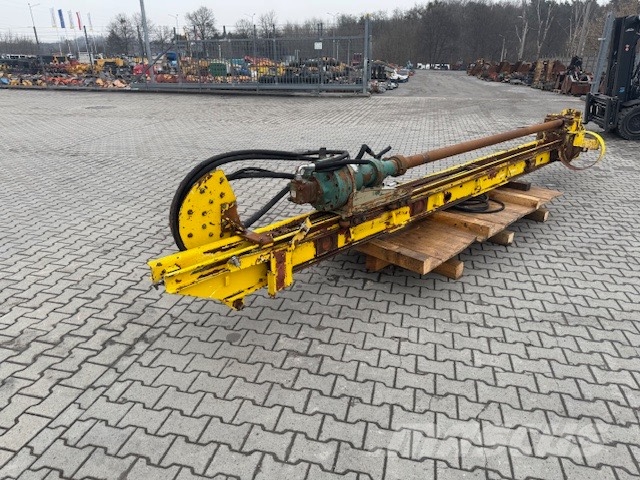 Casagrande MASZT WIERTNICZY MASA 1200 KG Camion foreuse