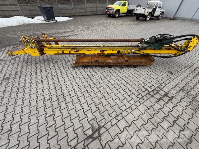 Casagrande MASZT WIERTNICZY MASA 1200 KG Camion foreuse