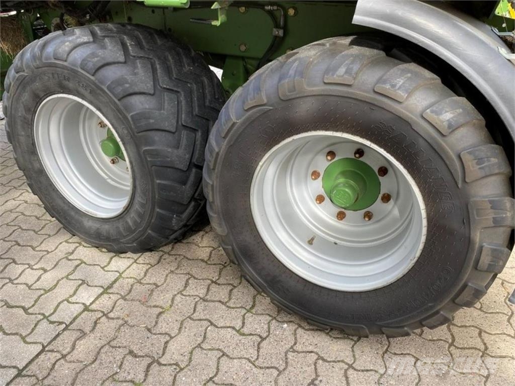 Krone COMPRIMA CF 155 XTREME محزمات مستديرة