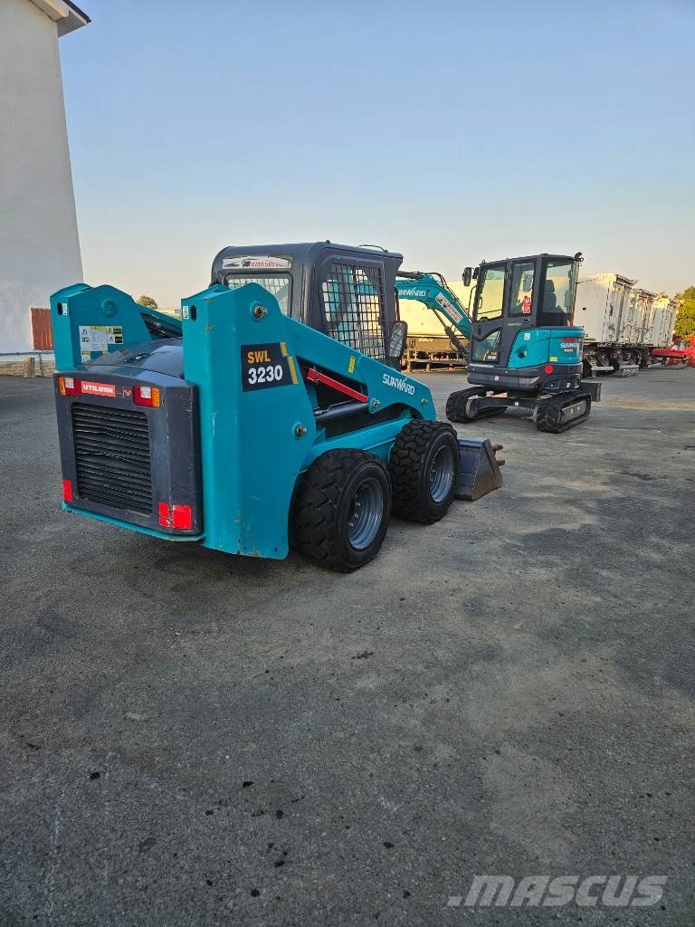 Sunward SWL 3230 لوادر انزلاقية التوجيه