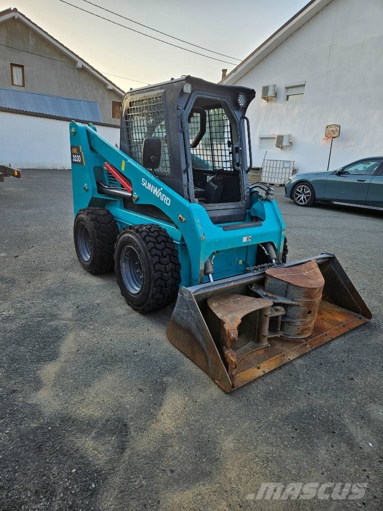 Sunward SWL 3230 لوادر انزلاقية التوجيه