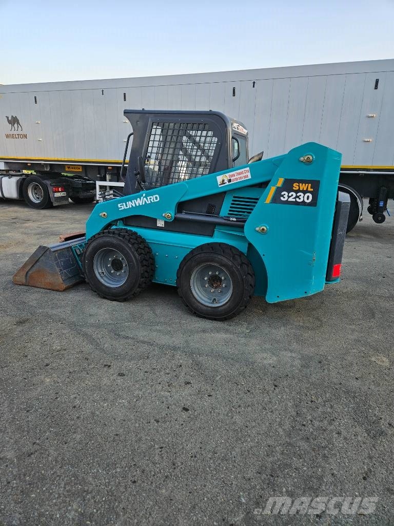 Sunward SWL 3230 لوادر انزلاقية التوجيه