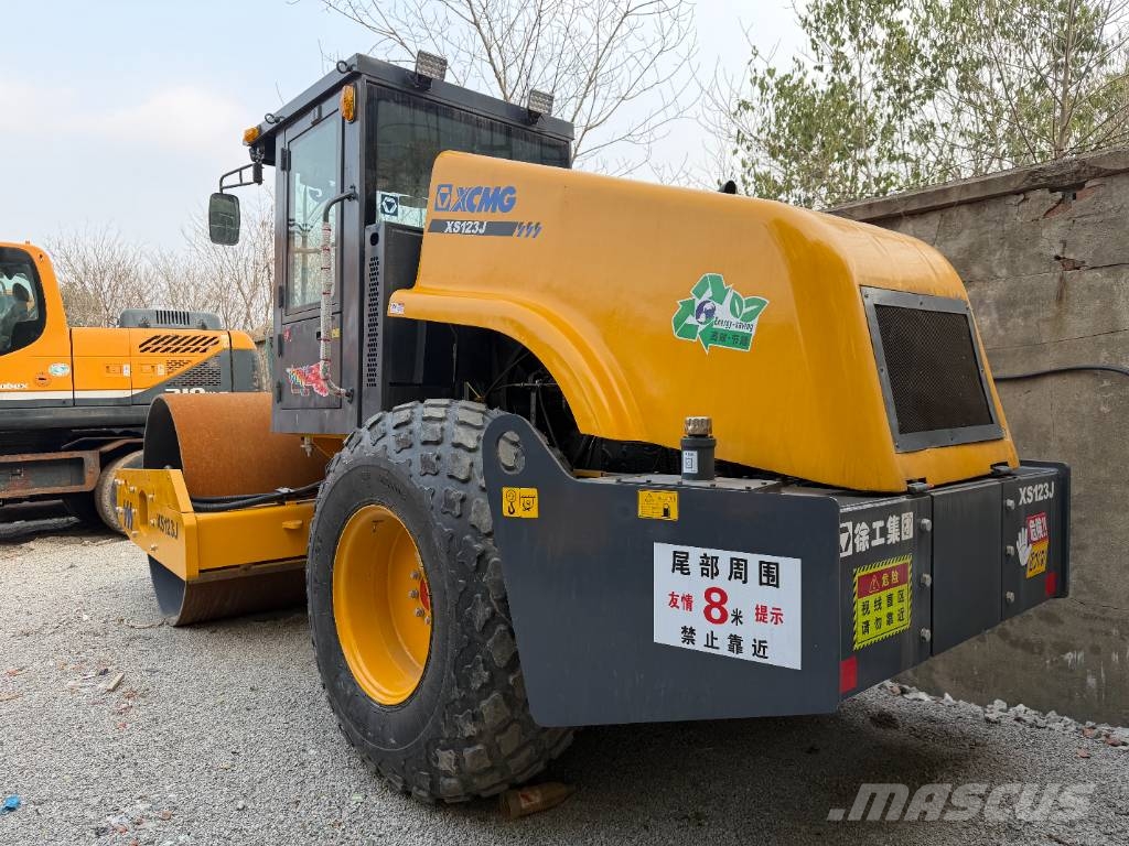 XCMG XS123J  Plenty of road roller in stock Raupenbagger