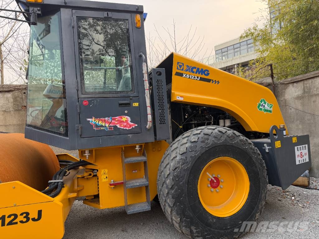 XCMG XS123J  Plenty of road roller in stock Raupenbagger