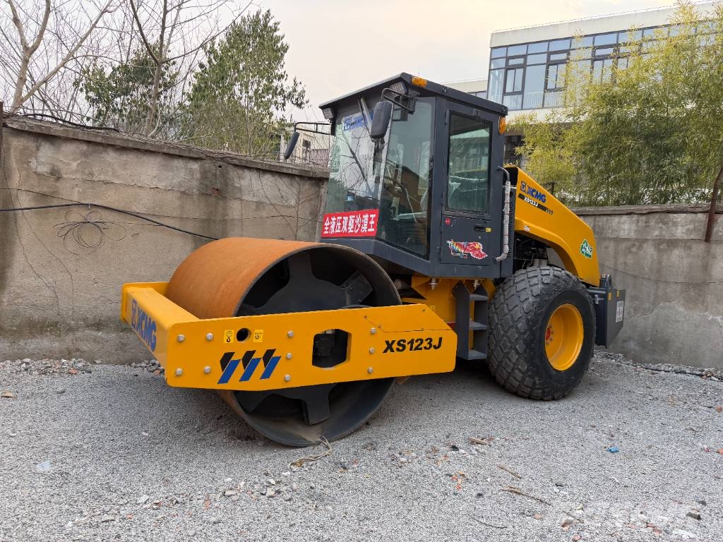 XCMG XS123J  Plenty of road roller in stock Raupenbagger