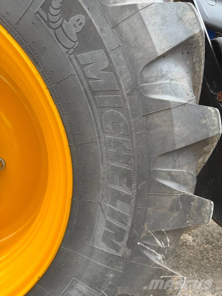 JCB 4 CX Buldoexcavatoare