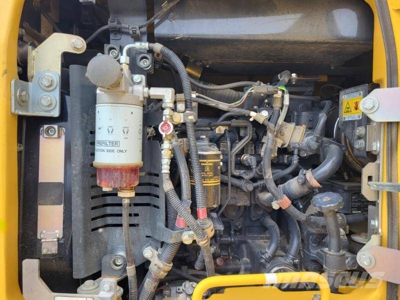 Komatsu PW 98 MR-11 Pelle sur pneus
