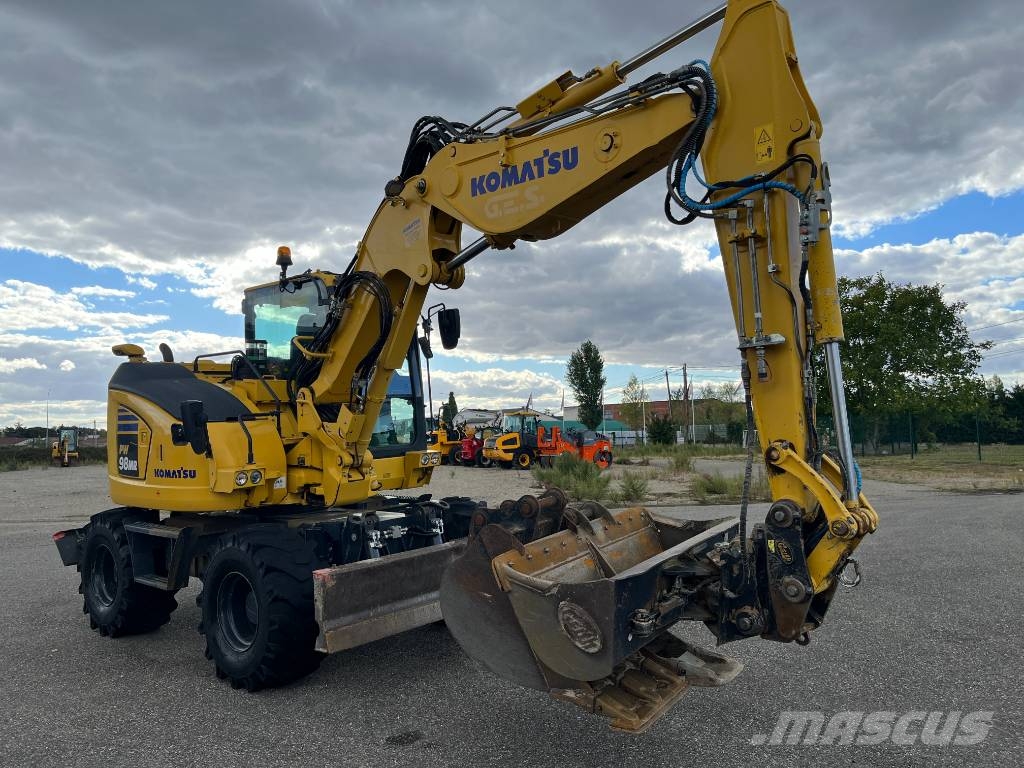 Komatsu PW 98 MR-11 حفارات بعجل