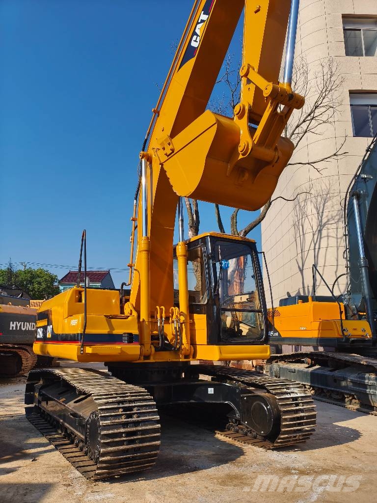 CAT 320 B L Lánctalpas kotrók
