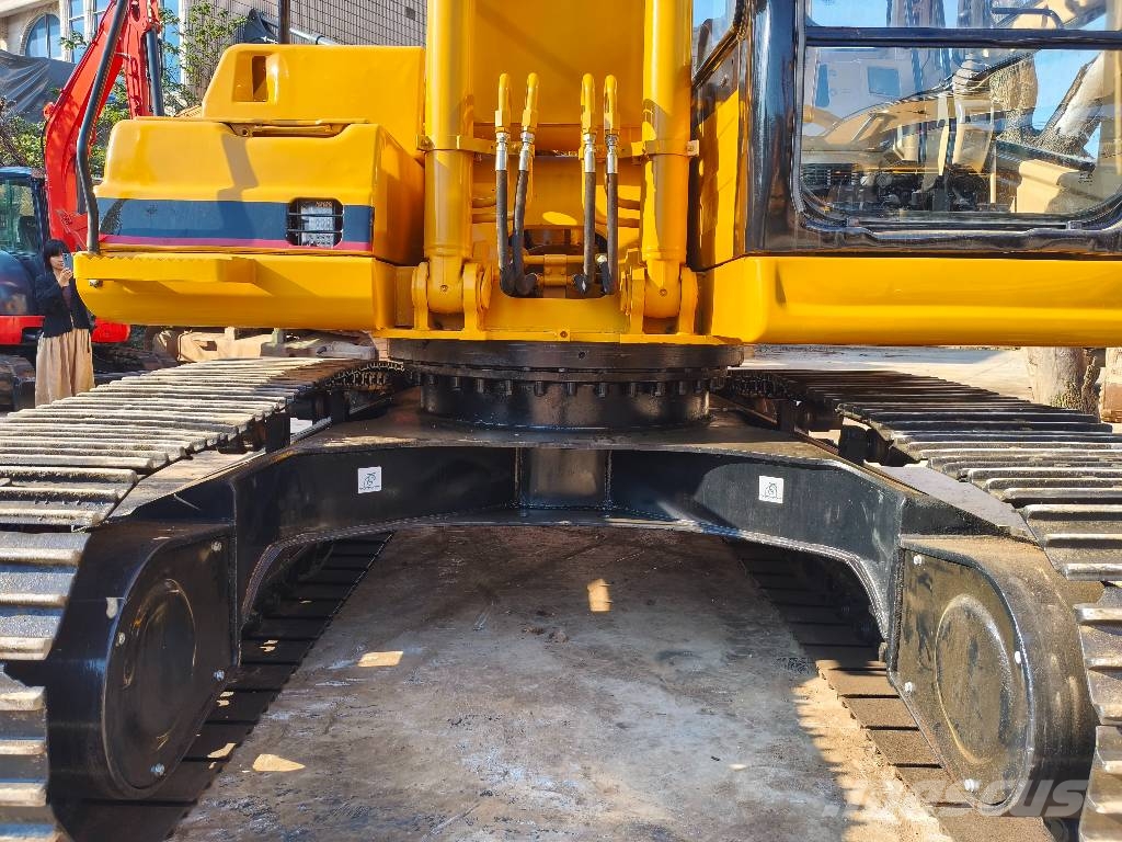 CAT 320 B L Lánctalpas kotrók