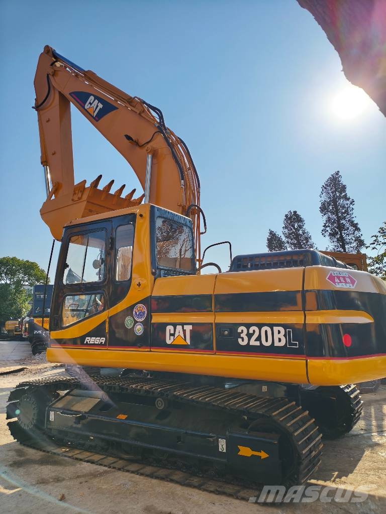 CAT 320 B L Lánctalpas kotrók