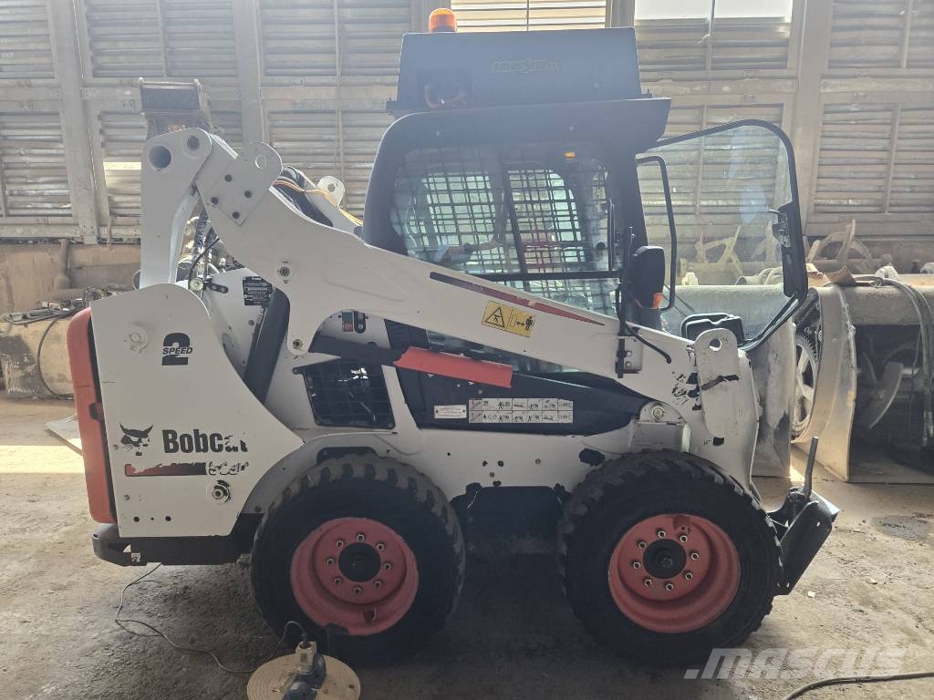 Bobcat S 590 لوادر انزلاقية التوجيه