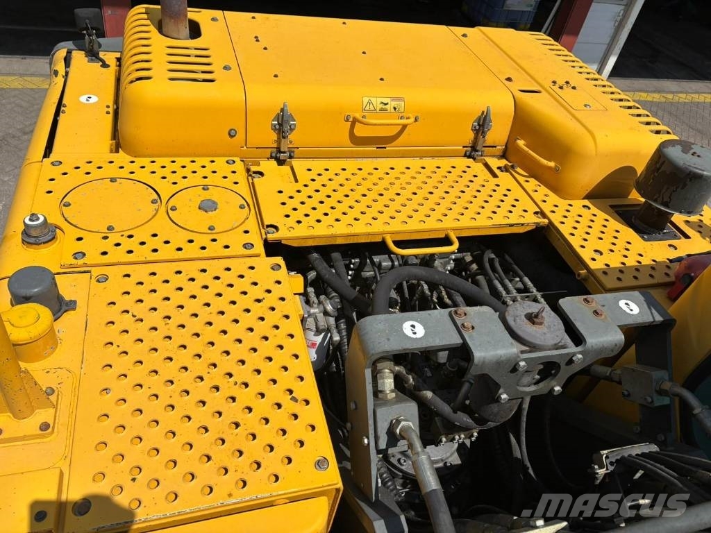 Volvo EC 290 B LC حفارات زحافة