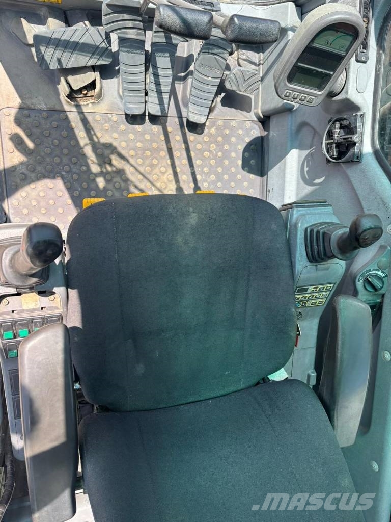 Volvo EC 290 B LC حفارات زحافة