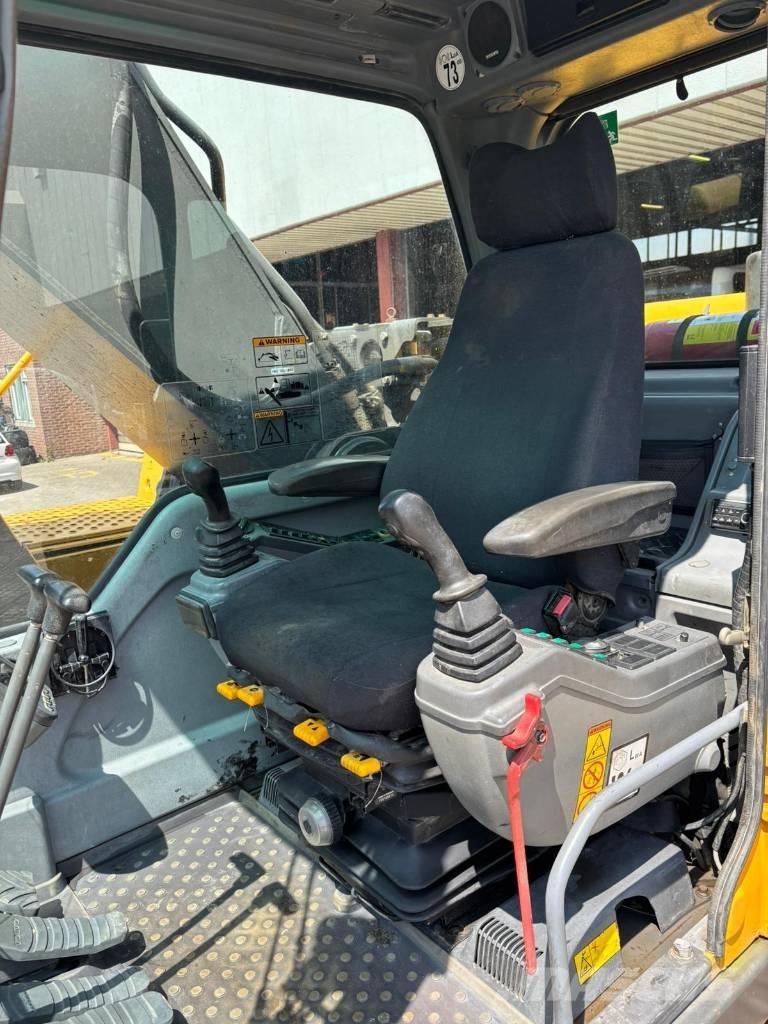 Volvo EC 290 B LC حفارات زحافة