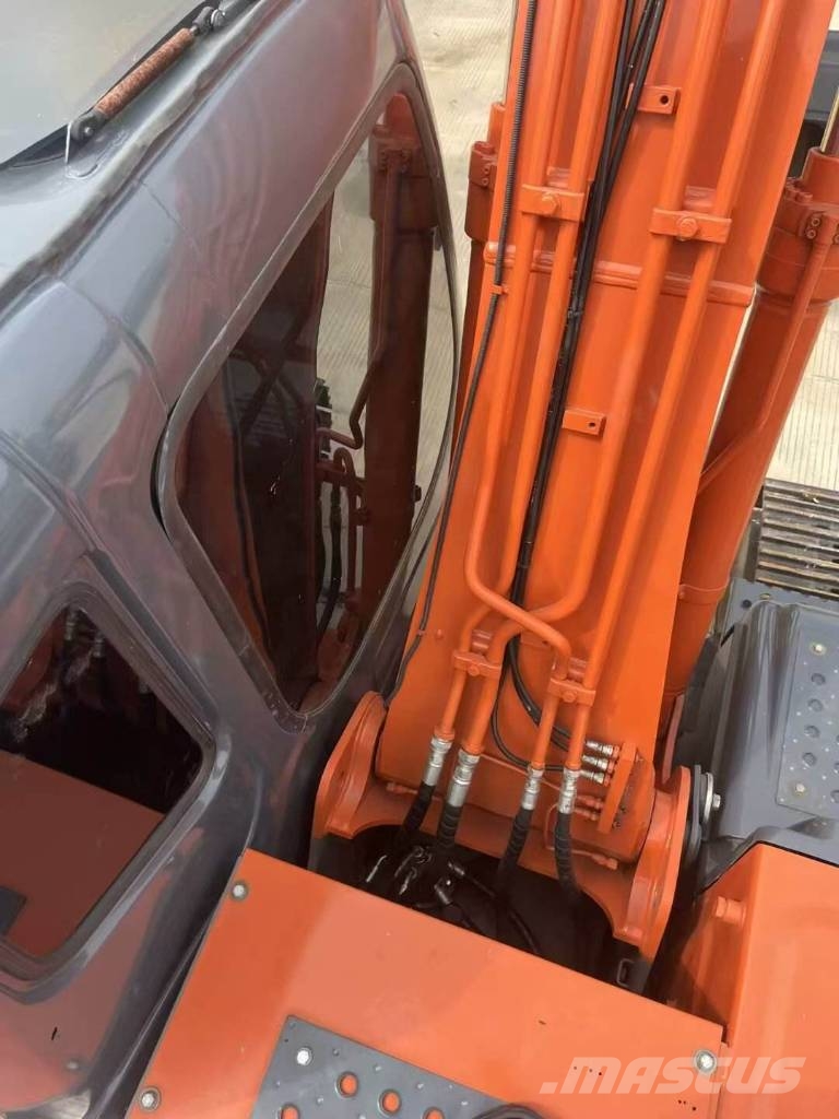 Hitachi ZX 120 حفارات زحافة