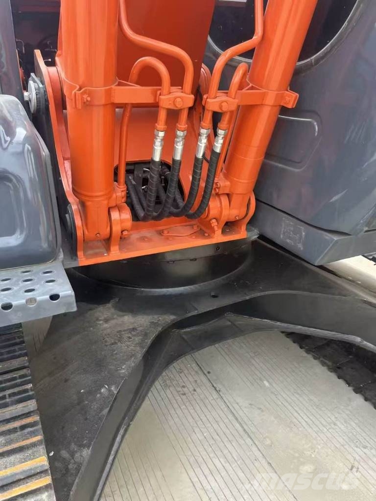 Hitachi ZX 120 حفارات زحافة