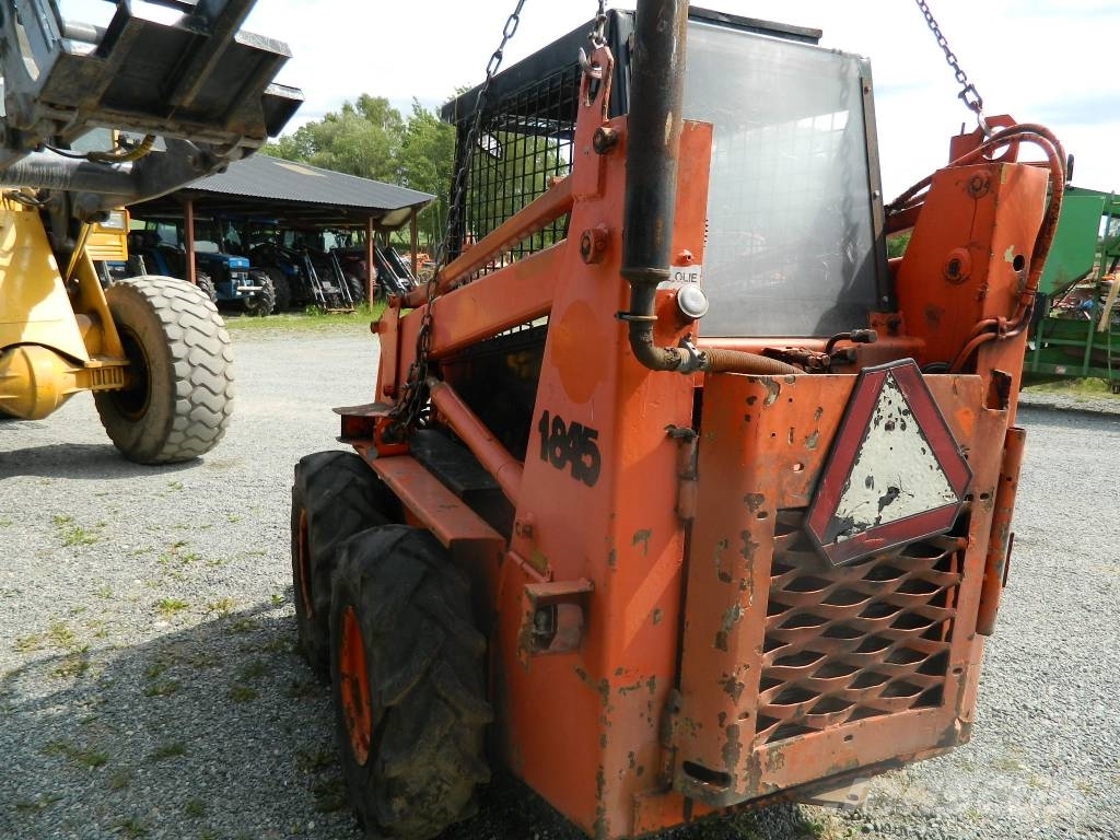 CASE 1845 Kompaktlader