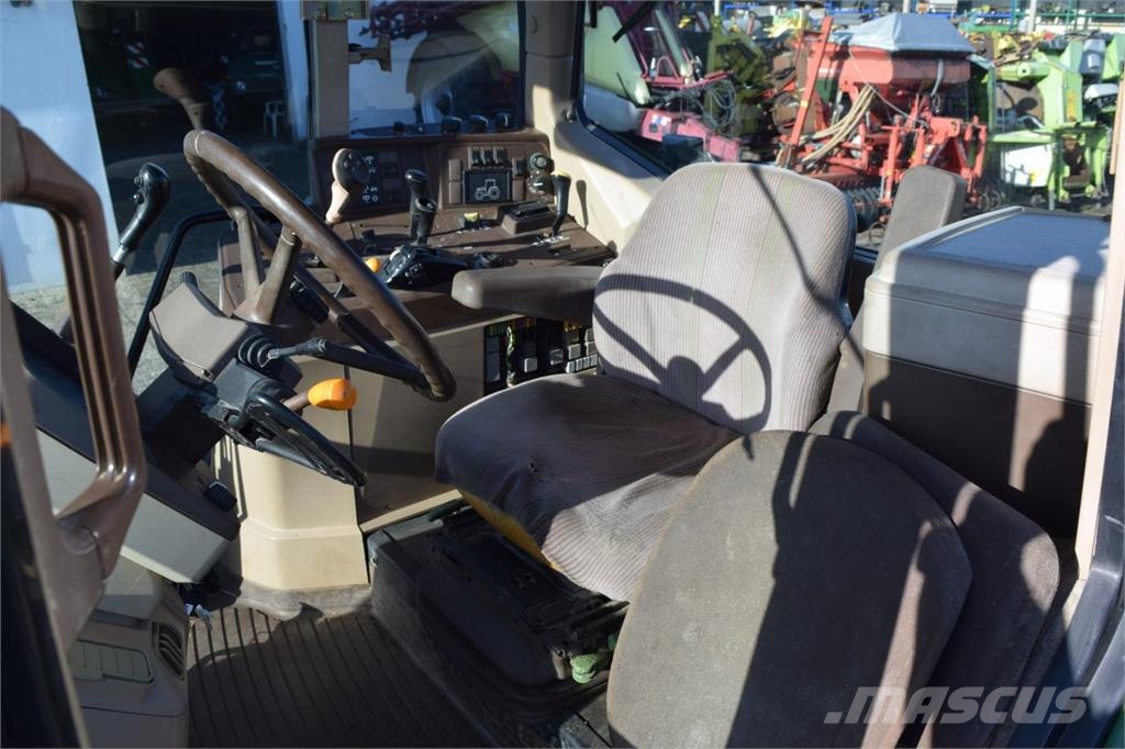 John Deere 6410 الجرارات