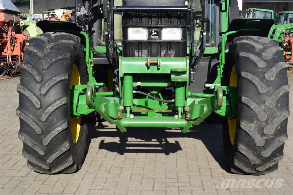 John Deere 6410 الجرارات
