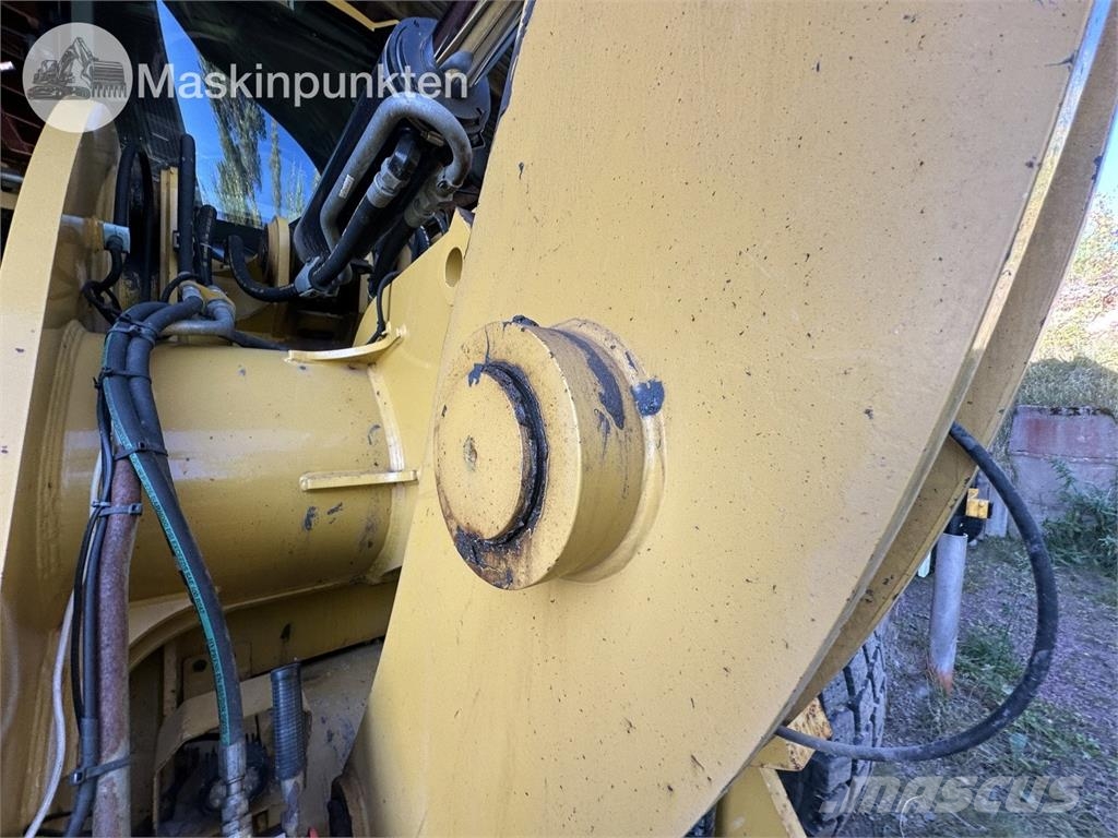 CAT 938K Колесни товарачи