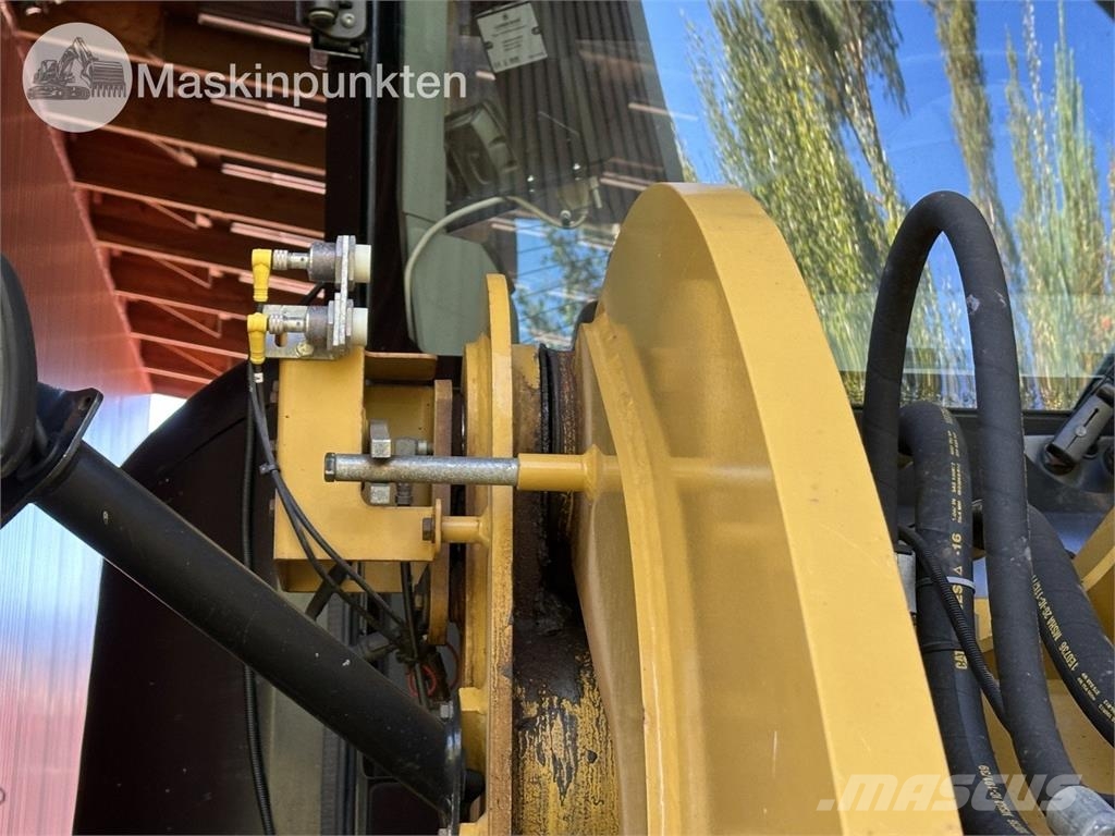 CAT 938K Колесни товарачи
