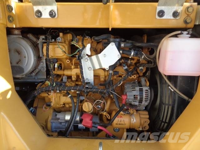 CAT 308 E 2 CR 中型挖掘机