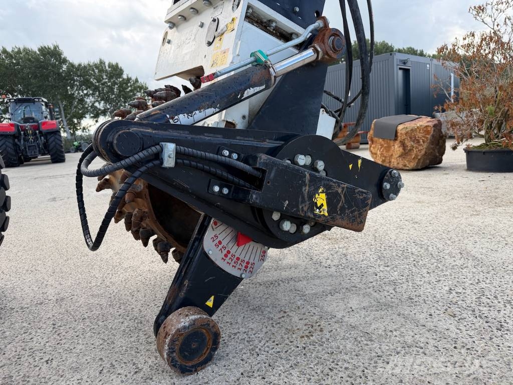 Simex HP600HD Asfaltfrees kraan / Asphalt milling crane Schaber