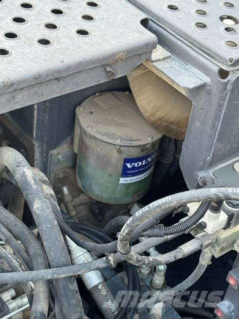 Volvo EC220EL Kāpurķēžu ekskavatori