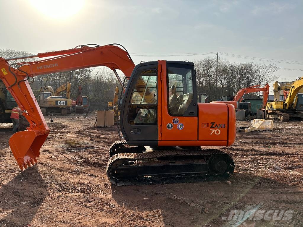 Hitachi ZX70 Vidēja lieluma ekskavatori 7 t - 12 t