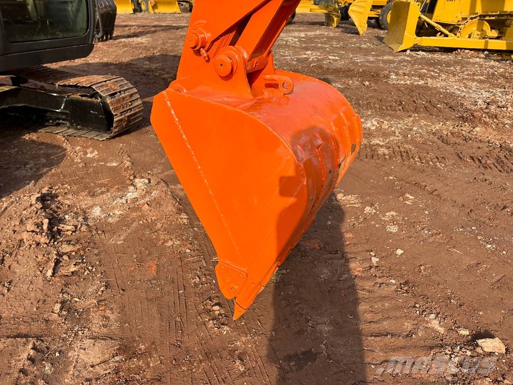 Hitachi ZX70 Vidēja lieluma ekskavatori 7 t - 12 t