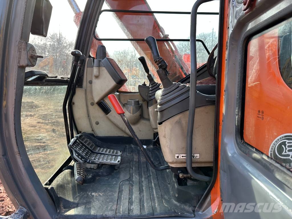 Hitachi ZX70 Vidēja lieluma ekskavatori 7 t - 12 t