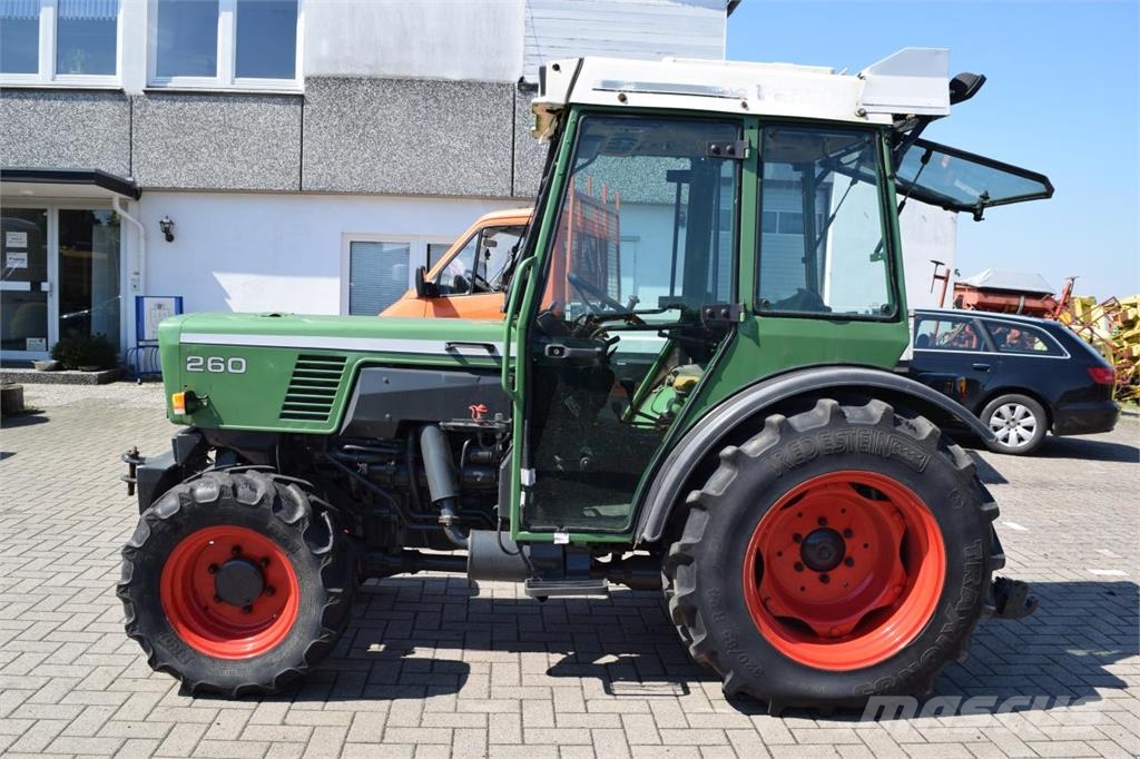 Fendt Farmer 260 V الجرارات
